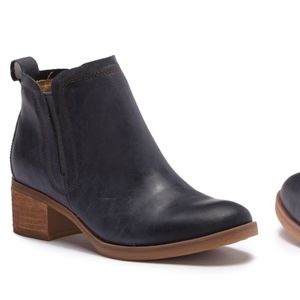 Korks Tea Navy Bootie